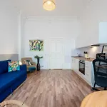 Modern, Central Flat With Workspace
