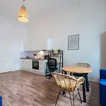 Modern, Central Flat With Workspace