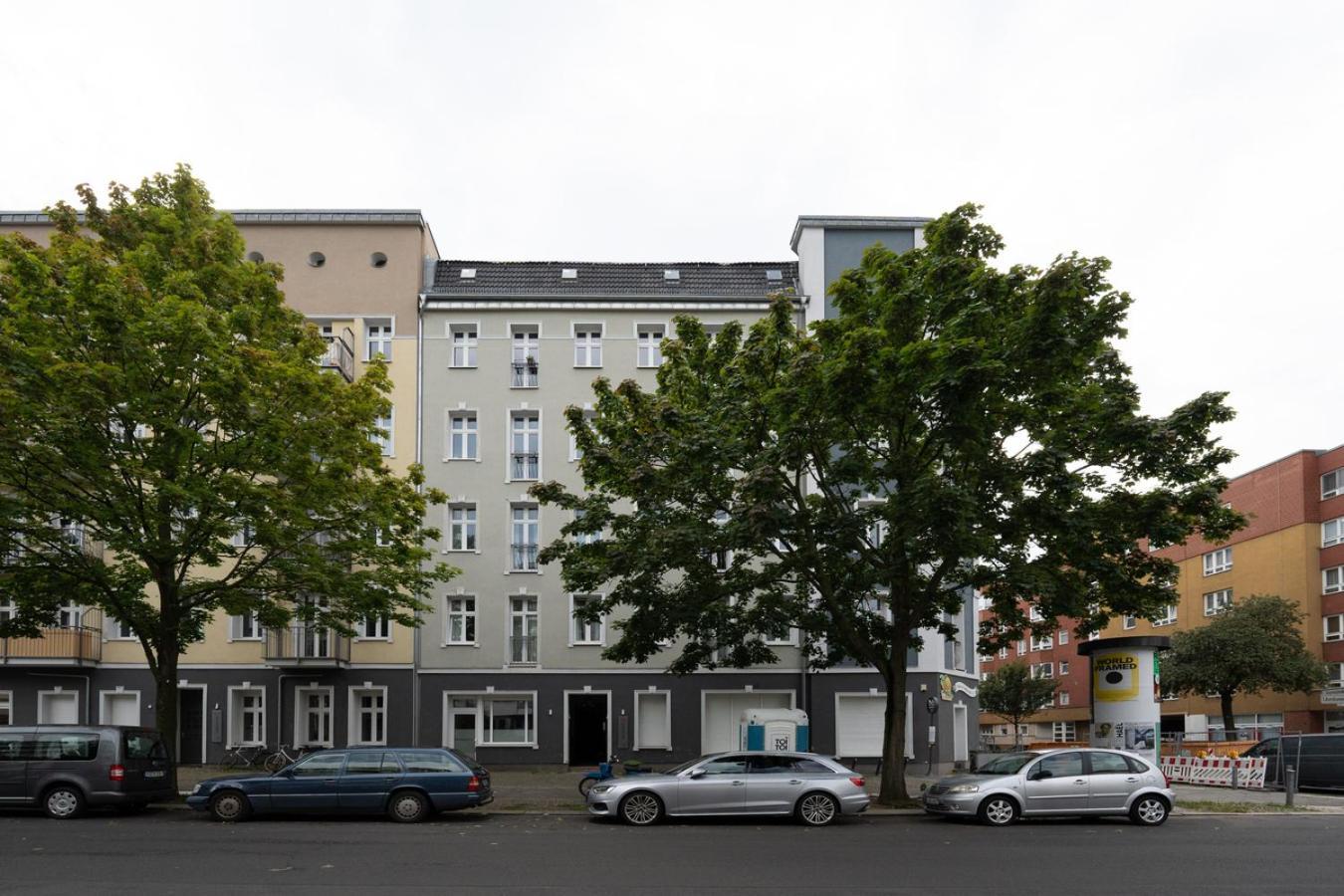 Modern, Flat With Workspace *